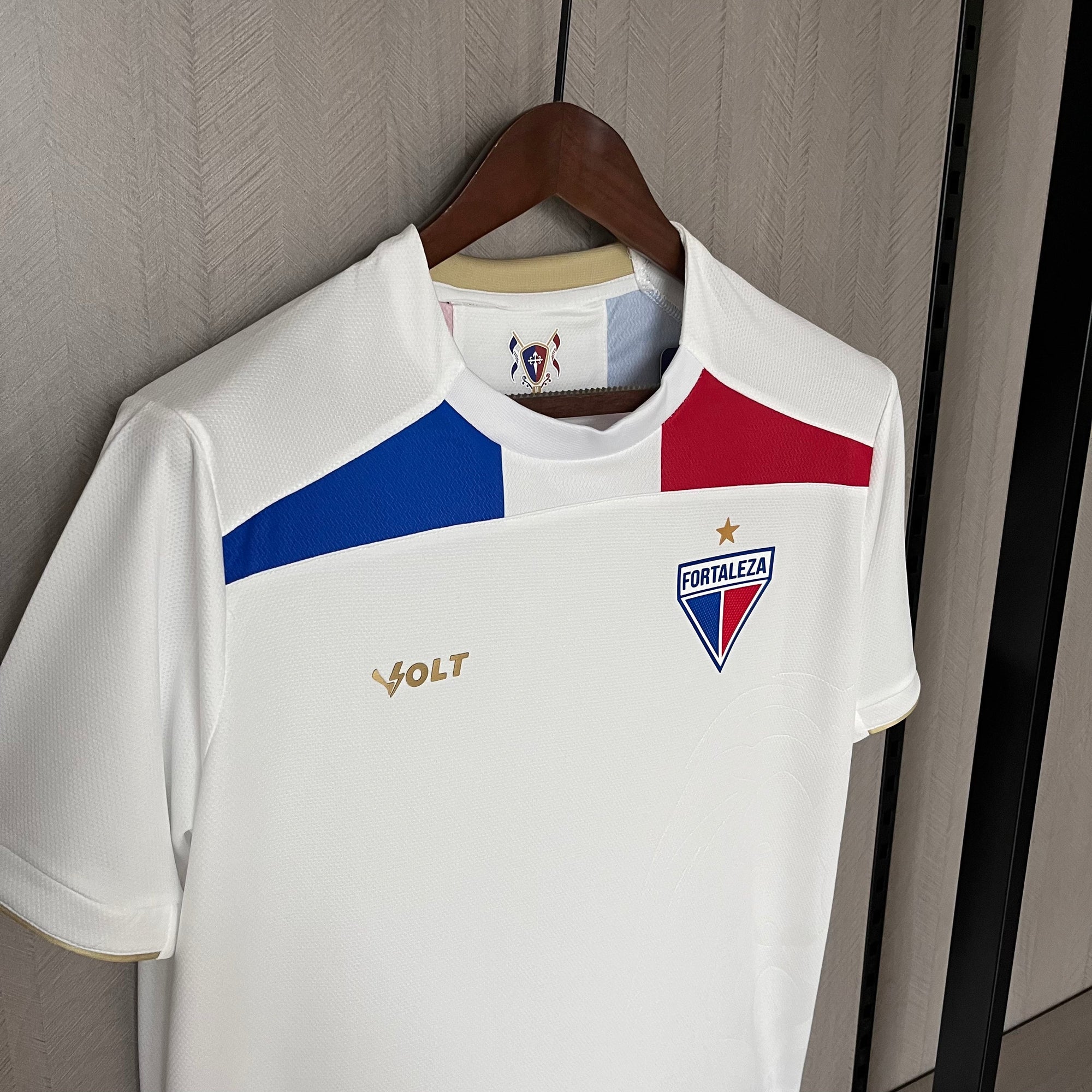 Camisa Fortaleza II 2025 Branca com detalhes